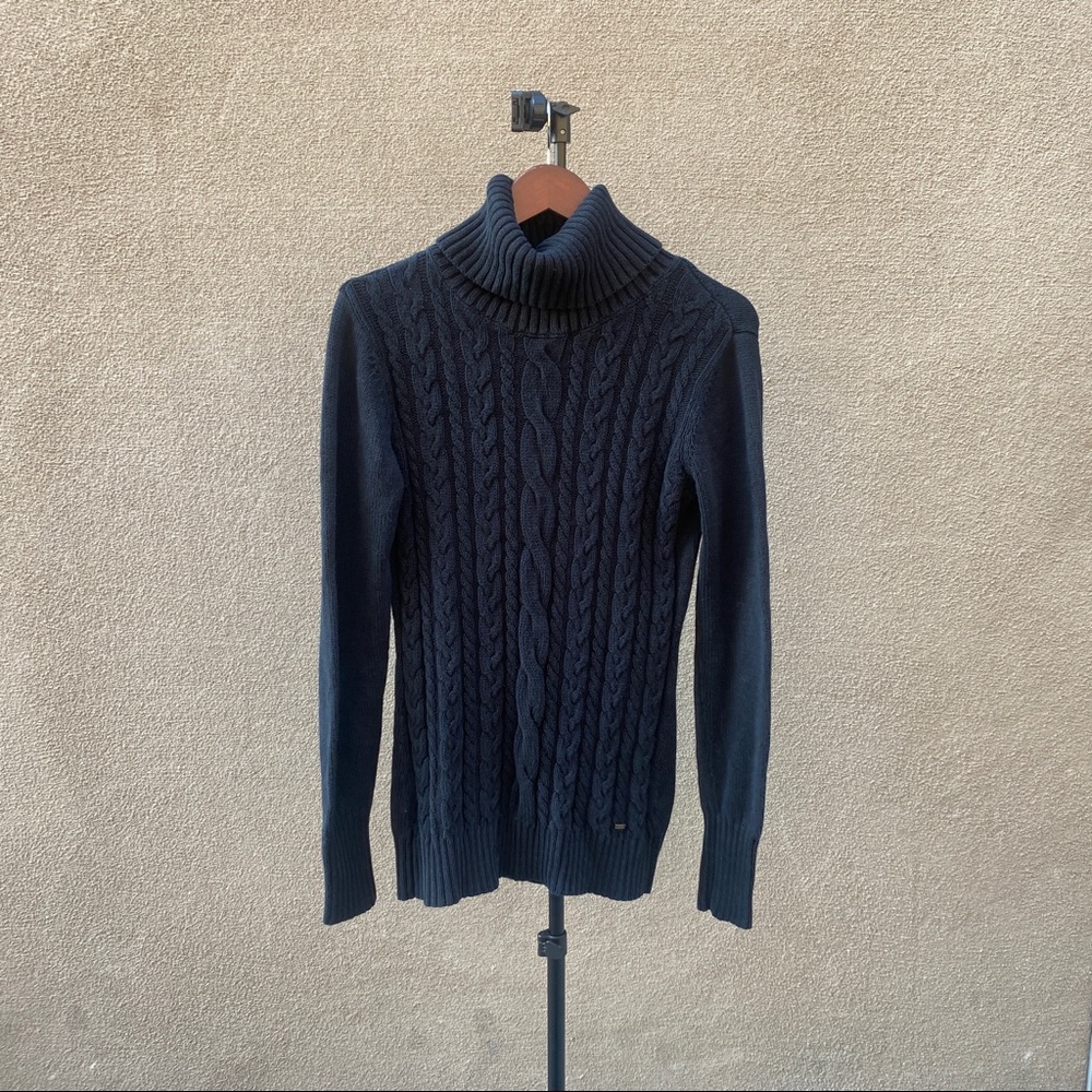 Black knitted turtleneck